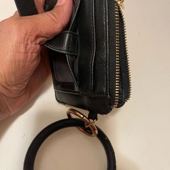 Coodens leather wallet with wristlets zipper and magnet closure lots of slots - Picture 8 of 12